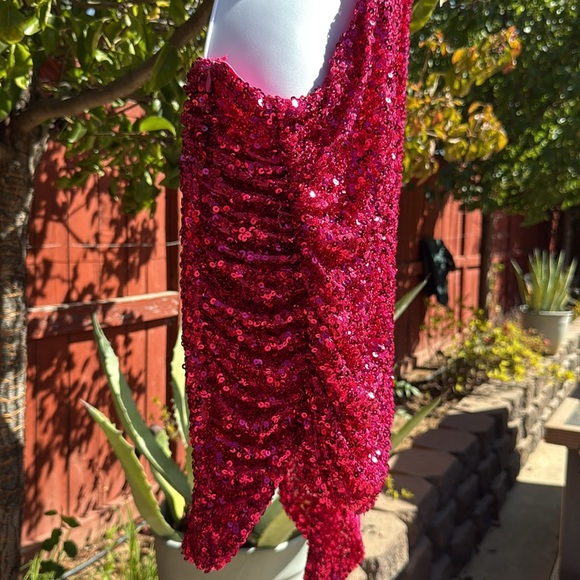 Elegant Pink Sequin One-Shoulder Dress with side cutout - Picture 4 of 8